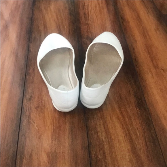 Flats - Picture 1 of 2